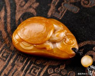 一路上涨的经典沁色!和田玉中最受欢迎的五种黄沁籽料!